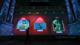 Sesuai dengan temanya, pameran ini bertujuan menambah pengalaman pengunjung menikmati karya Van Gogh. (REUTERS/Yves Herman)