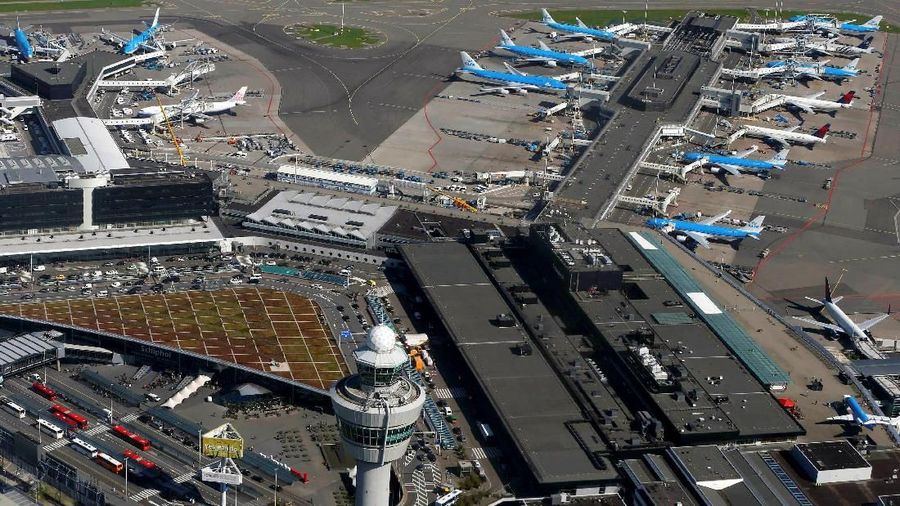 FILE PHOTO: KLM aircraft are seen on the tarmac at Schiphol airport near Amsterdam, Netherlands April 15, 2015. REUTERS/Yves Herman/File Photo