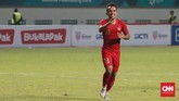 Irfan Jaya lalu menggandakan keunggulan menjadi 2-0 lewat golnya di menit ke-27. Irfan Jaya memaksimalkan umpan dari Beto menjadi gol. (CNN Indonesia/Andry Novelino)