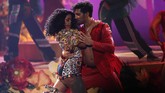 Sempat diterpa berbagai masalah yang berkaitan dengan kekerasan, Cardi B tetap tampil maksimal di American Music Awards 2018. (REUTERS/Mario Anzuoni)