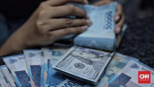 Rupiah Melemah, Dolar AS Kembali Sentuh Rp14.040