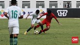 Timnas Indonesia menampilkan penampilan agresif sejak babak pertama untuk meladeni gaya permainan yang diusung timnas Arab Saudi. (CNN Indonesia/Andry Novelino)