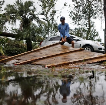 Badai Michael Terjang Florida, Paksa 370 Ribu Warga Mengungsi