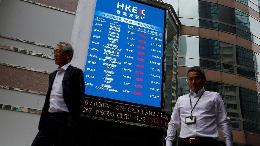 Indeks Shanghai dibuka melemah tipis 0,01% ke level 3.001,64 poin, sedangkan indeks Hang Seng melemah 0,26% menjadi 28.400,63 poin.