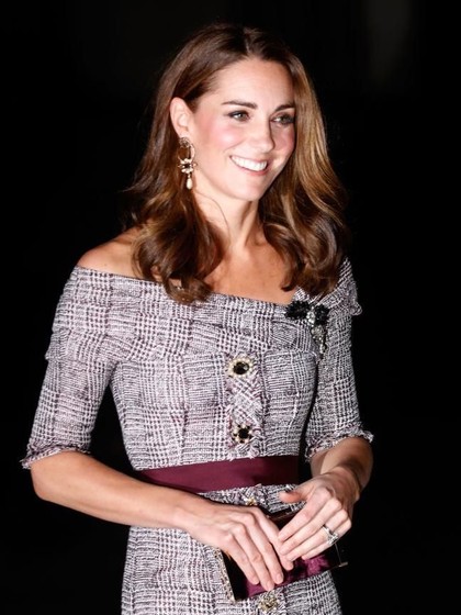 Foto: Gaya Anggun Kate Middleton Bergaun Bahu Terbuka Foto: Gaya Anggun Kate Middleton Bergaun Bahu Terbuka