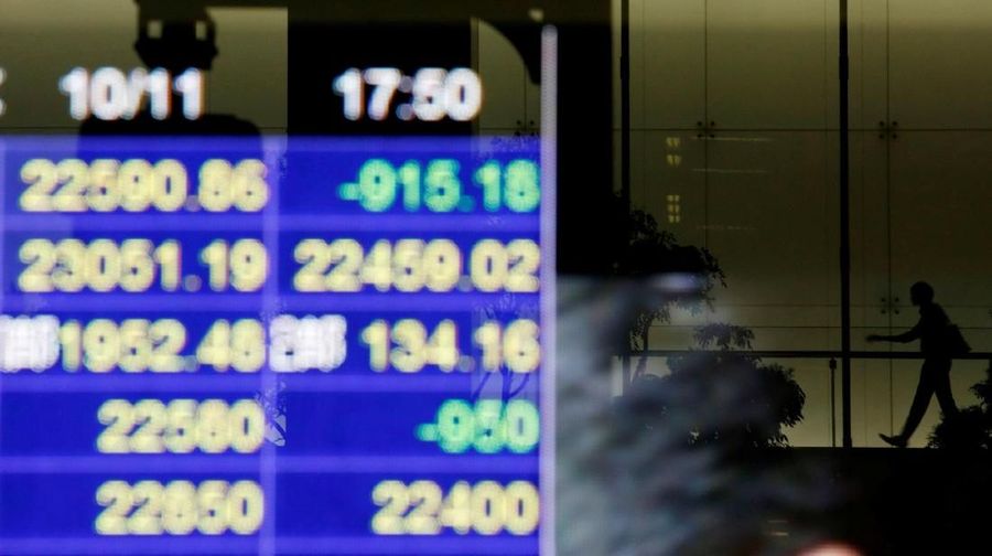Indeks Shanghai dibuka melemah 0,15% ke level 2.992,24, sementara indeks Hang Seng naik 0,04% ke level 28.632,59.