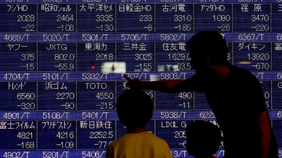 Bursa saham utama kawasan Asia dibuka di zona merah pada hari ini.