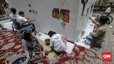 Kegiatan melukis di kanvas sepanjang 20 meter ini bertujuan memberikan kesempatan para penyandang difabel untuk menunjukan karya terbaiknya. (CNN Indonesia/Adhi Wicaksono.)