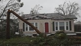 Badan penanggulangan bencana AS memperkirakan bahwa dampak badai akan meluas mengingat sebagian besar bangunan di Florida tak tahan badai (Joe Raedle/Getty Images/AFP)