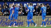 Prancis tertinggal dua gol lebih dulu dan baru mampu menyamakan kedudukan lewat gol bunuh diri Holmar Oern Eyjolfsson dan eksekusi penalti Kylian Mbappe. (REUTERS/Stephane Mahe)