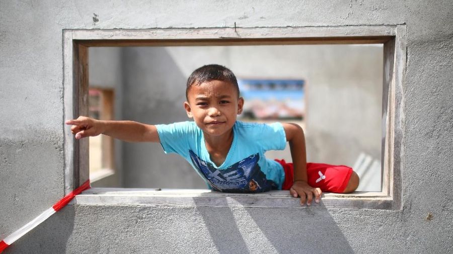 Berbagai cara dilakukan untuk membantu agar anak-anak dapat hidup lebih ceria lagi dan menghilangkan trauma yang ia rasakan