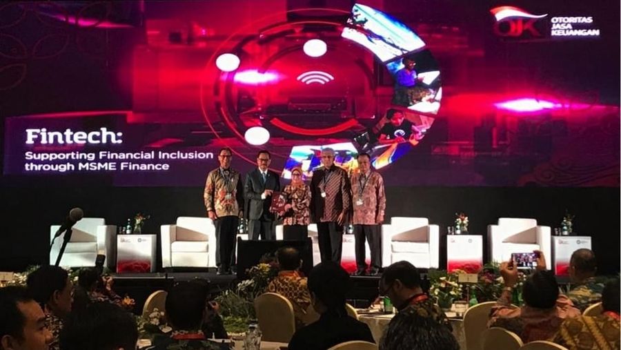 Otoritas Jasa Keuangan (OJK) mendorong teknologi finansial (fintech) sebagai wadah inklusi keuangan.