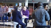Presiden Grup Bank Dunia Jim Yong Kim mengikuti sesi wawancara khusus dengan sebuah stasiun televisi. Ada sekitar 1.000 awak media yang menghadiri acara IMF-World Bank 2018. (ANTARA FOTO/Nicklas Hanoatubun).
