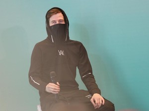 Alan Walker Terima 50 Ribu Pesan Seusai Bagikan Nomor WA di Medsos