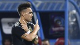 Albiceleste unggul 1-0 di babak pertama berkat gol Lautaro Martinez pada menit ke-18. Tiga gol tambahan tercipta di babak kedua melalui aksi Roberto Pereyra (53'), German Pezzella (82'), dan Franco Cervi (90+1'). (REUTERS/Waleed Ali)