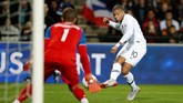 Hasil cukup mengejutkan datang dari tim juara Piala Dunia 2018, Prancis. Tampil di depan publik sendiri, Les Bleus hanya mampu bermain imbang 2-2 lawan Islandia. (REUTERS/Stephane Mahe)