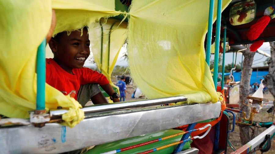 Berbagai cara dilakukan untuk membantu agar anak-anak dapat hidup lebih ceria lagi dan menghilangkan trauma yang ia rasakan