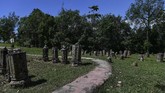 Juru makam Mahligai, Fahruddin menuturkan berdasarkan penelusuran dan sejarah dari tulisan di batu nisan makam, terdapat batu nisan Tuan Syekh Rukunuddin yang tertulis wafat pada malam 13 Syafar, Tahun 48 Hijriah, abad ke 7 Masehi, dalam usia 102 Tahun, 2 Bulan, 10 Hari. (ANTARA FOTO/Sigid Kurniawan).
