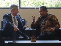 Pemegang Dolar Bersiap! Fed & BI Diramal Pangkas Suku Bunga Lagi Tahun