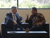 Buka Mata Pasang Telinga! 10 Bank Sentral Putuskan Suku Bunga: BI-Fed
