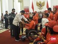 Jokowi Serahkan Bonus Atlet Peraih Medali Asian Para Games