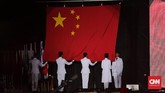 Pengibaran bendera China sebagai tuan rumah Asian Para Games selanjutnya yang akan digelar di Kota Hangzhou pada 2022 mendatang. (CNN Indonesia/Adhi Wicaksono)