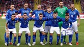 Timnas Italia berpose jelang pertandingan Grup 3 UEFA Nations League melawan Polandia di Stadion Silesian, Chorzow, Minggu (14/10) malam waktu setempat. (REUTERS/Kacper Pempel)