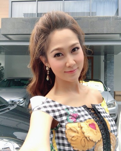 Sosialita Thailand Jadi Kontroversi karena Bagikan ASI Berkantong-kantong Sosialita Thailand Jadi Kontroversi karena Bagikan ASI Berkantong-kantong