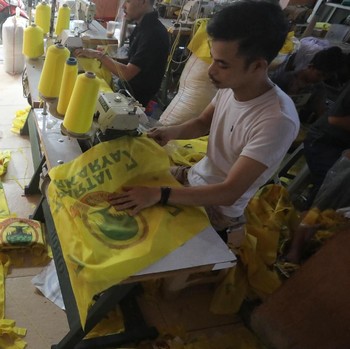 Geliat Industri Sablon Atribut Parpol Saat Musim Politik