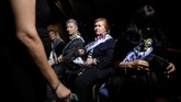 Mereka tampil cantik dengan dandanan menor, rambut yang ditata, lengkap dengan gaun yang anggun beserta perhiasan yang berkilauan. (REUTERS/Corinna Kern)