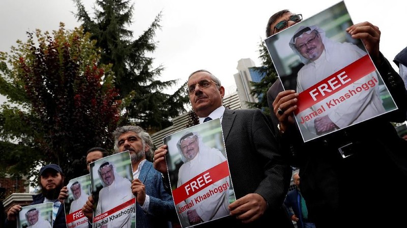 Media Turki pada hari Rabu (10/10) menerbitkan identitas 15 anggota tim yang diduga dikirim untuk membunuh Khashoggi.
