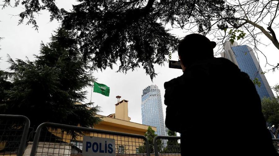 Media Turki pada hari Rabu (10/10) menerbitkan identitas 15 anggota tim yang diduga dikirim untuk membunuh Khashoggi.