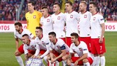 Timnas Polandia sebelum pertandingan melawan Italia. Polandia butuh kemenangan agar tidak terdegradasi dari Grup C UEFA Nations League. (REUTERS/Kacper Pempel)
