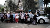 Israel kembali menggelar ajang tahunan untuk menghormati para perempuan yang selamat dan pernah melewati masa lalu kelam pembantaian massal atau genosida Nazi. (REUTERS/Corinna Kern)