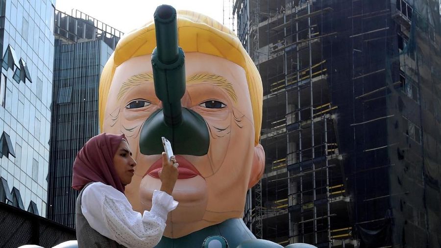 Karya seni yang menggambarkan Presiden AS Donald Trump saat gelaran pameran yang bertajuk 
