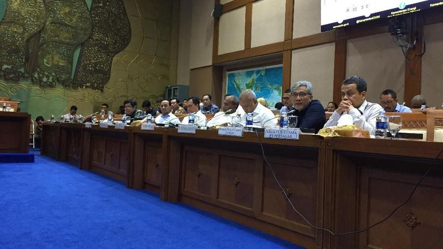 DPR batalkan rapat yang diagendakan membahas realisasi konsumsi BBM hanya gara-gara direktur utama Pertamina tak hadir 
