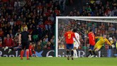Menjelang pertandingan berakhir Sergio Ramos menjadikan skor 2-3 pada menit ke-90+7 setelah mendapat umpan dari Dani Ceballos. (REUTERS/Marcelo Del Pozo)