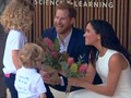 VIDEO: Pangeran Harry-Meghan Markle Peluk Koala di Australia