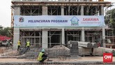 Program rumah DP nol rupiah jadi salah satu unggulan Anies semasa kampanye. Saat ini, proyek dalam bentuk rusunami itu mulai dibangun di kawasan Pondok Klapa Village, Pondok Kelapa, Jakarta Timur, Jumat (12/10). (CNNIndonesia/Safir Makki)