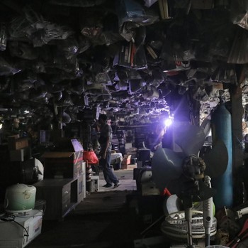 FOTO: Mal Ini Khusus Jual Barang Bekas