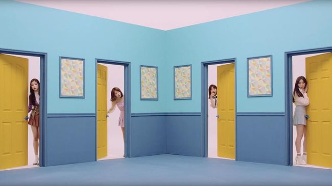 Ikuti Wanna One, IZ*ONE Awali Debut Lewat Mini Konser