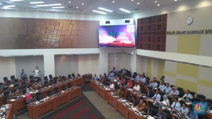 Terdapat tiga bidang yang diperhatikan, yakni pendidikan, kesehatan, dan infrastuktur.