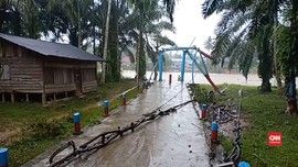 VIDEO: Jembatan Hancur, Warga Pasaman Barat Terkurung