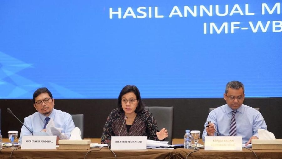 Menteri Keuangan Sri Mulyani Indrawati menyampaikan perkembangan APBN 2018 di Kementerian Keuangan, Jakarta, Kamis (15/11/2018).