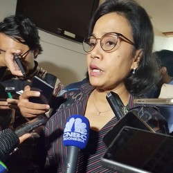 20 PNS Jadi Korban, Sri Mulyani Tahan Tangis di Basarnas