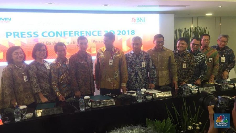 Meski laba tumbuh, margin BNI malah tertekan, margin bunga bersih atau net interest margin (NIM) turun dari 5,5% menjadi 5,3%.