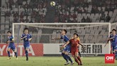 Kemenangan atas Taiwan membuat Timnas Indonesia U-19 untuk sementara memuncaki klasemen sementara Grup A Piala Asia U-19 2018 dengan keunggulan selisih gol atas Uni Emirat Arab. (CNN Indonesia/Hesti Rika)