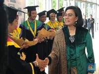 Oleh-oleh Sri Mulyani Dari Negaranya Lionel Messi
