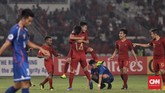Timnas Indonesia U-19 akhirnya menutup pertandingan melawan Taiwan dengan keunggulan 3-1 setelah Witan Sulaeman mencetak gol keduanya menerima umpan Egy Maulana Vikri. (CNN Indonesia/Hesti Rika)