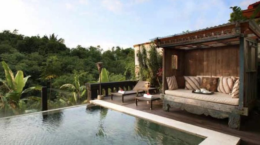 Tak usah jauh ke Bali, 4 hotel di Bogor ini bikin serasa ada di bali 